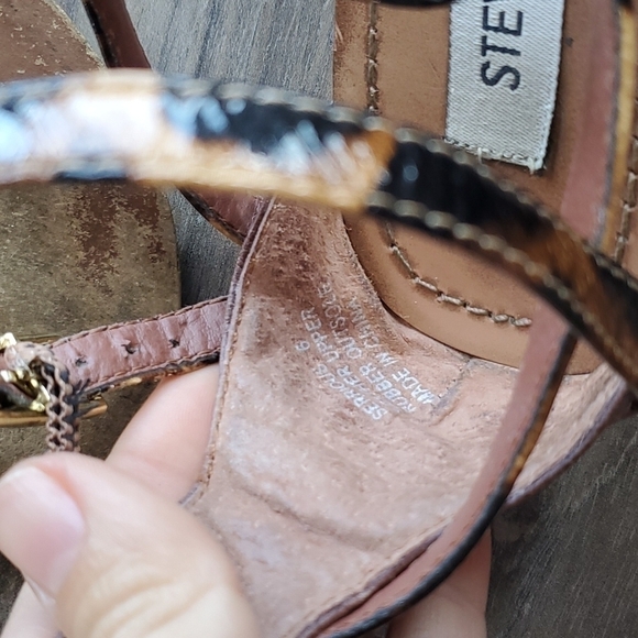 Steve Madden Women Serrious AnimalPrint T strap flat Comfort Sandals sz 6 - Picture 8 of 10